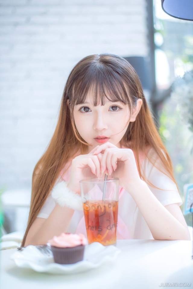 “这样会否太冒险了一些，可以等汉中兵马赶到再行上路。”邓贤苦笑道。